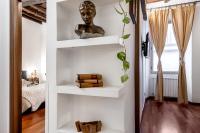 A bed or beds in a room at Trevi Fountain Luxury Guest House