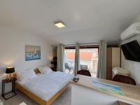Łóżko lub łóżka w pokoju w obiekcie Rooms & Apartments Hegic