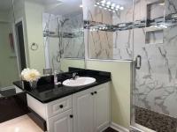 Ein Badezimmer in der Unterkunft Waterfront Luxury Huge Condo with 15000sf Pool