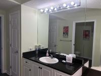 Ein Badezimmer in der Unterkunft Waterfront Luxury Huge Condo with 15000sf Pool
