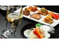 ホテルの敷地内または近くでの食事または食べ物