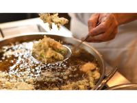ホテルの敷地内または近くでの食事または食べ物