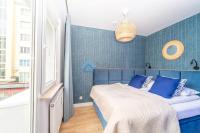 Posteľ alebo postele v izbe v ubytovaní Bright and Blue 3city Apartment with Balcony in Gdynia by Noclegi Renters