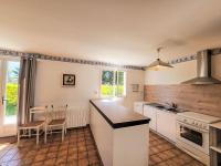 Kuchnia lub aneks kuchenny w obiekcie Holiday Home Le Large by Interhome