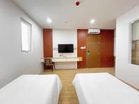 K&T Hotel Sân Bay TSN-150m từ Nhà Ga T3にあるテレビまたはエンターテインメントセンター