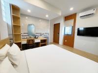K&T Hotel Sân Bay TSN-150m từ Nhà Ga T3にあるテレビまたはエンターテインメントセンター