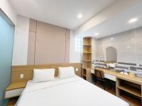 K&T Hotel Sân Bay TSN-150m từ Nhà Ga T3にあるベッド