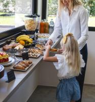 Jedlo v apartmánovom hoteli alebo blízkom okolí