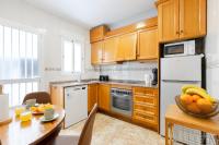 A kitchen or kitchenette at La Kaye