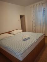 Posteľ alebo postele v izbe v ubytovaní Seaview Apartments Kampor 3708