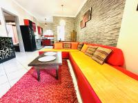 Kuchyň nebo kuchyňský kout v ubytování Desert Pearl Apartment