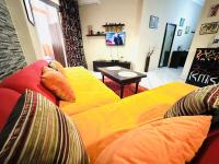 TV a/nebo společenská místnost v ubytování Desert Pearl Apartment
