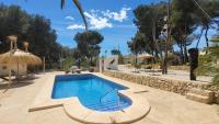 The swimming pool at or close to Casa Caledonia - Appartement dans villa avec jardin arboré et piscine à 500 M de la mer