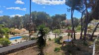 A garden outside Casa Caledonia - Appartement dans villa avec jardin arboré et piscine à 500 M de la mer