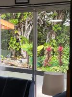 Family house プール付オーシャンビュー Amami "Birdland Nature Resort"にある庭