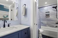 Ein Badezimmer in der Unterkunft Ocean&#39;s Bliss at Arcadian Dunes