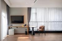 Holiday Inn Express Chengdu West Gate by IHGにあるテレビまたはエンターテインメントセンター