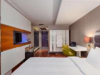 Postel nebo postele na pokoji v ubytování Radisson Blu Hotel Olümpia