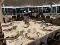 Reštaurácia alebo iné gastronomické zariadenie v ubytovaní Hotel Valjunco