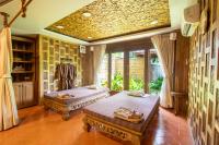 Santhiya Koh Chang Resortにあるベッド