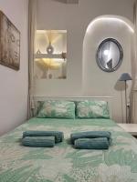 Posteľ alebo postele v izbe v ubytovaní SERENITY yard apartment