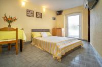 Łóżko lub łóżka w pokoju w obiekcie Apartments Ivo with Sea View