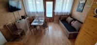 Televízia a/alebo spoločenská miestnosť v ubytovaní For You Apartman Gyula
