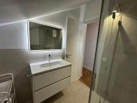 A bathroom at Apartamentos Pedregalejo Beach Playa