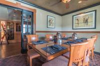 Restaurace v ubytování Inn on the Lake