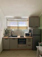 Kuchyňa alebo kuchynka v ubytovaní Apartments Maria Kukljica