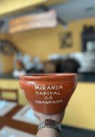 Et logo, certifikat, skilt eller en pris der bliver vist frem på Miranda Village House