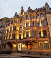 Budynek, w którym mieści się apartament
