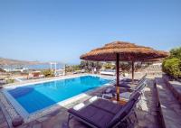 Bazén v ubytovaní Manu Mykonos Next to the Beach Quality Brand Villa & Bungalows alebo v jeho blízkosti