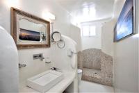 Kúpeľňa v ubytovaní Manu Mykonos Next to the Beach Quality Brand Villa & Bungalows