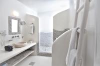 Kúpeľňa v ubytovaní Manu Mykonos Next to the Beach Quality Brand Villa & Bungalows
