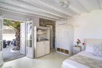 Posteľ alebo postele v izbe v ubytovaní Manu Mykonos Next to the Beach Quality Brand Villa & Bungalows