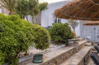 Vonkajšia záhrada v ubytovaní Manu Mykonos Next to the Beach Quality Brand Villa & Bungalows