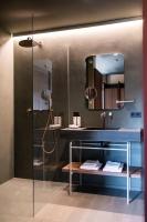 A bathroom at Hotel Belvedere - Fine Dining, Hideaway & SPA