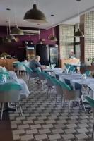 En restaurant eller et andet spisested på Ondina Apart Hotel 02 quartos Vista Mar