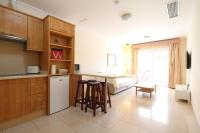 Kuchyňa alebo kuchynka v ubytovaní Apartamento Privado La Pinta Beach - Hotel Club Atlantis