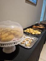 ホテルの敷地内または近くでの食事または食べ物