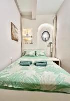 Posteľ alebo postele v izbe v ubytovaní SERENITY yard apartment
