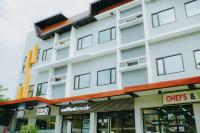 ロハスにあるAura Condotelの店舗のある建物の画像