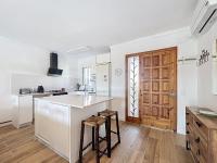 Kuchyňa alebo kuchynka v ubytovaní PENI 168A - Belle maison avec piscine