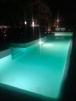 Bazén v ubytování Villa Bobita-Marina Golf-Playa Granada nebo v jeho okolí