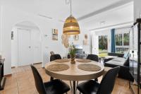 Posezení v ubytování Beachfront Calahonda apartment by Costarentals - Ref 89