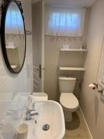 Ein Badezimmer in der Unterkunft Le Petit Chene