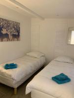 Ein Bett oder Betten in einem Zimmer der Unterkunft Le Petit Chene