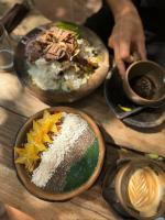 Jídlo v hotelu nebo okolí