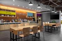 Home2 Suites By Hilton Phoenix Downtownにあるキッチンまたは簡易キッチン